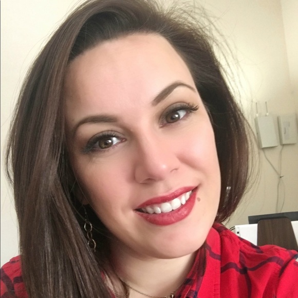 Meet your Posher, Julie - Picture 1 of 1